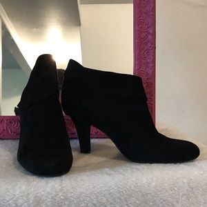 3.5 inch black suede Enzo Angiolini